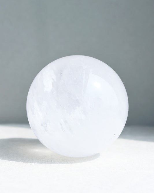 天然水晶玉 直径67mm