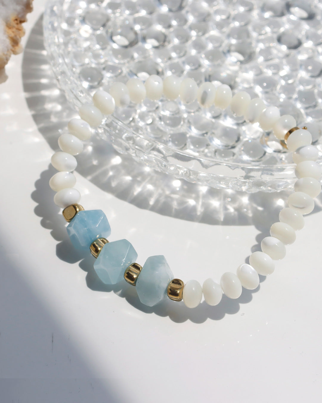 アクアマリン マザーオブパール ブレスレット【深い癒し/女性の魅力】