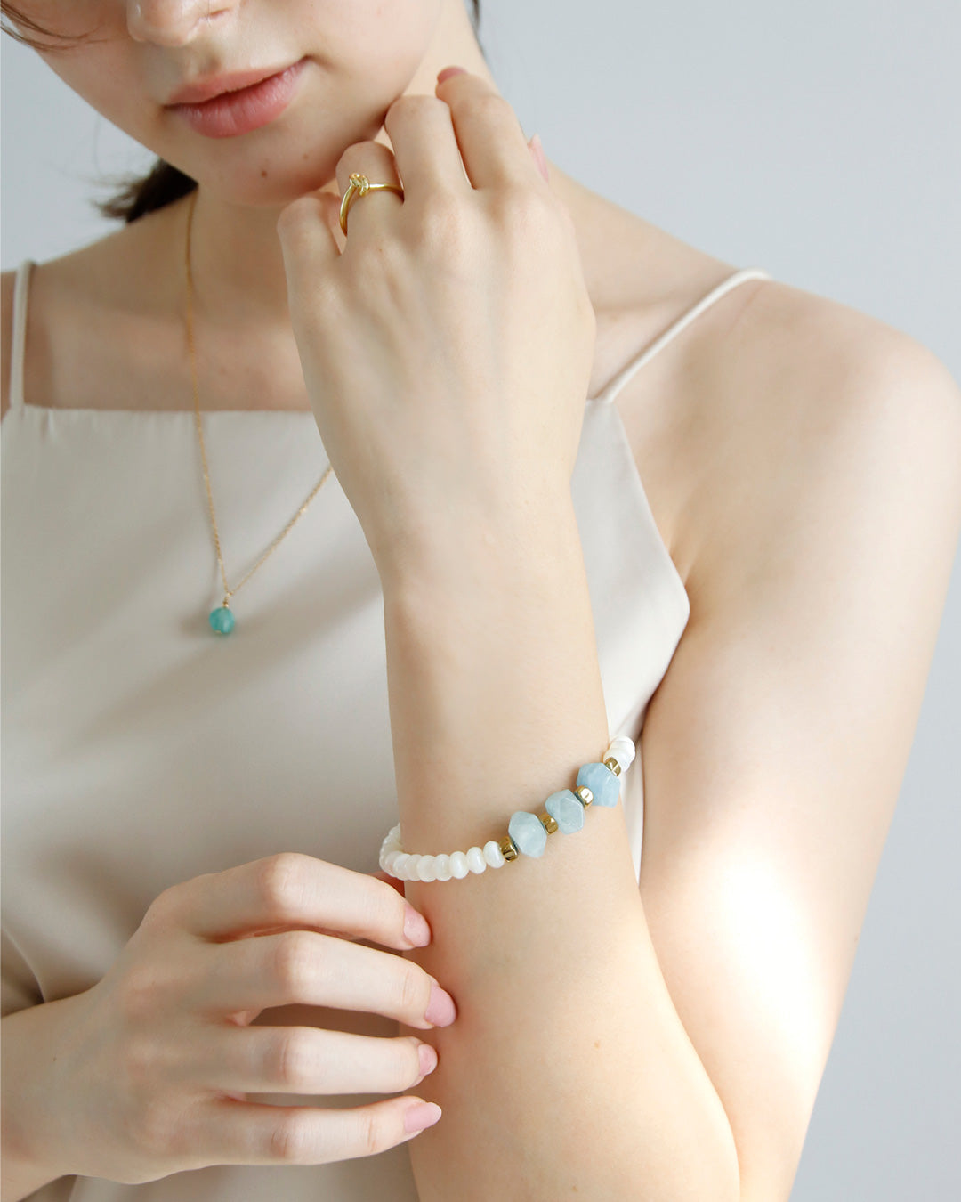 アクアマリン マザーオブパール ブレスレット【深い癒し/女性の魅力】